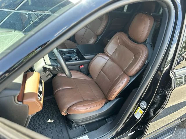 Used 2023 Black Lincoln Reserve image 12