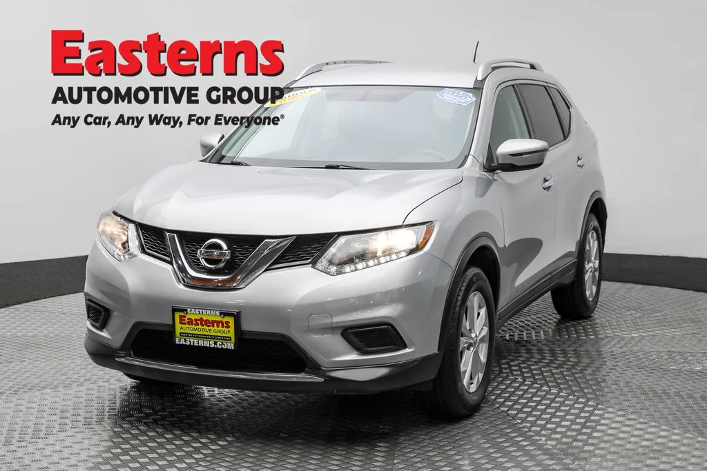 Used 2016 Silver Nissan SV image 1