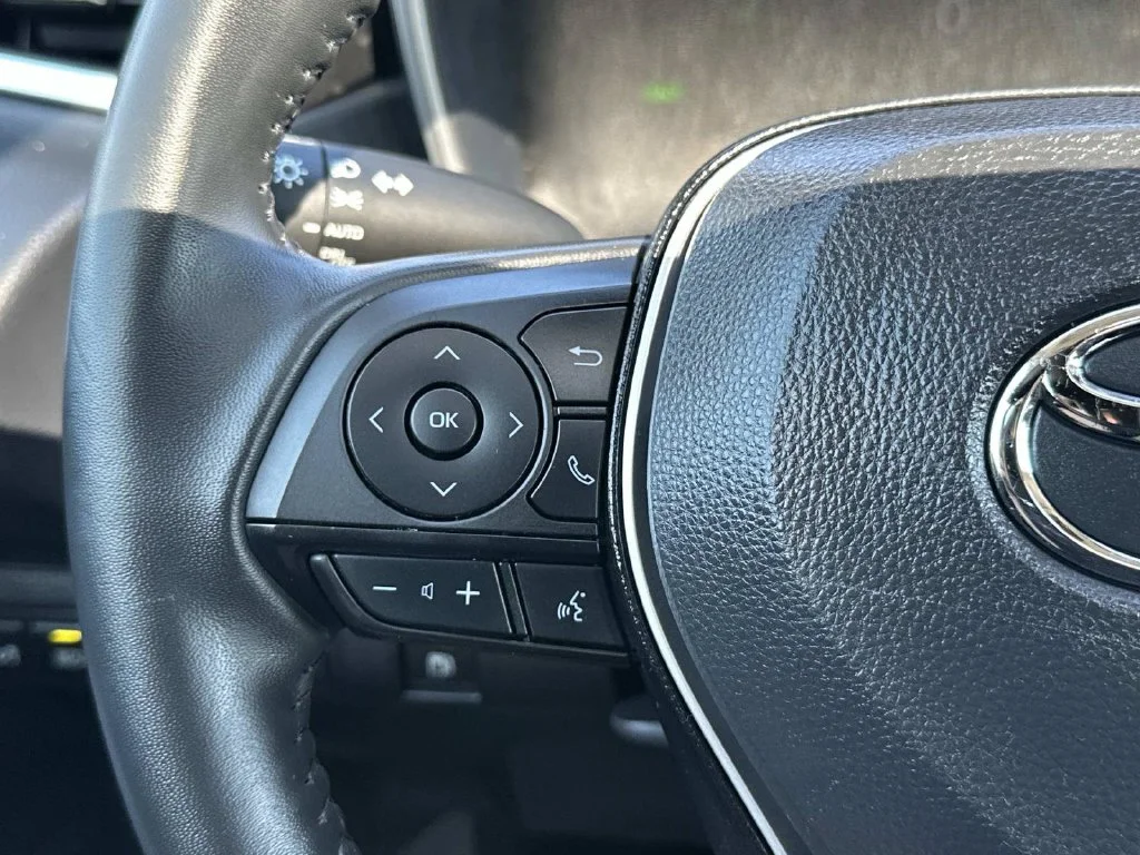 Certified Used 2025  Toyota XLE image 31