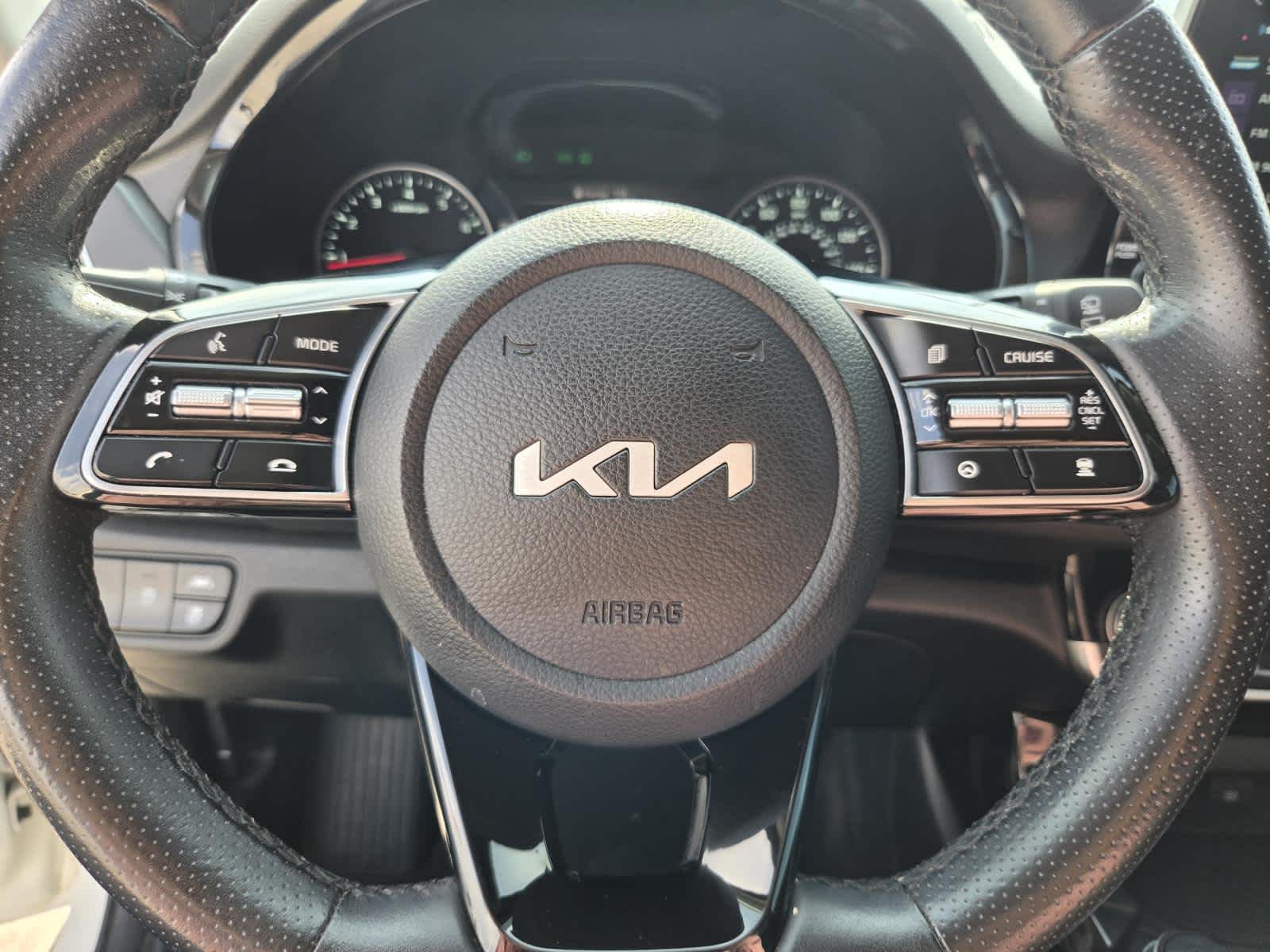 Used 2023 Snow White Pearl Kia SX image 18