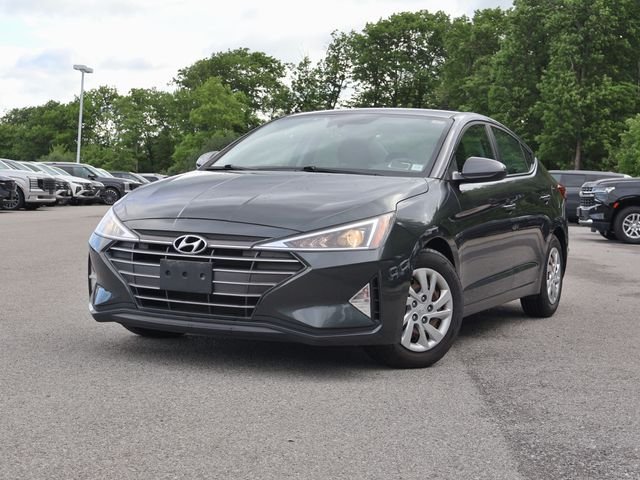 Used 2020 Gray Hyundai SE image 1