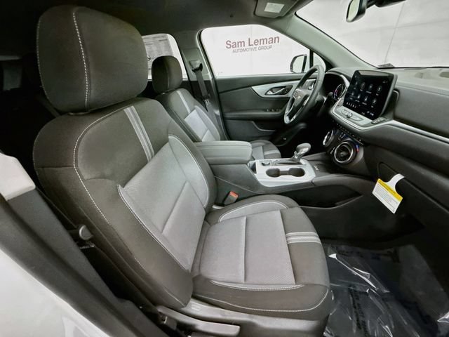 New 2026 Summit White Chevrolet 2LT image 29