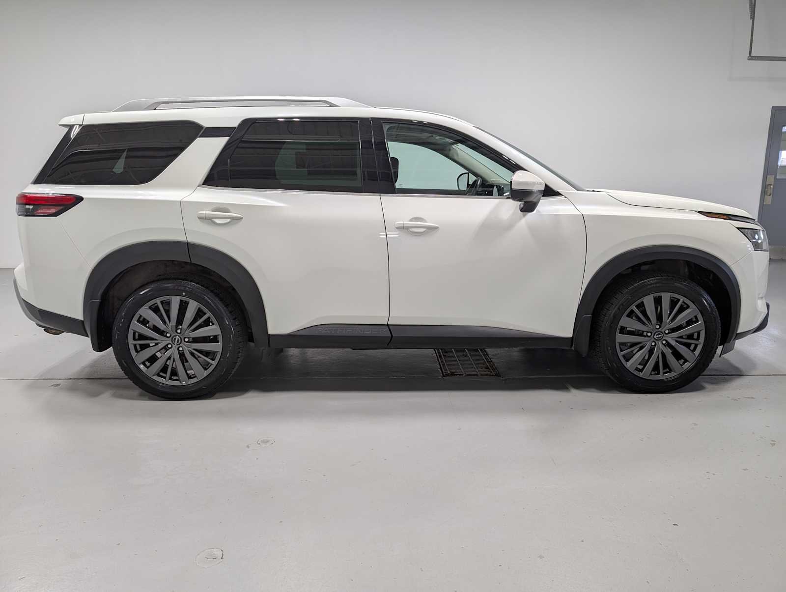 Used 2024 Pearl White Tricoat Nissan SL image 7