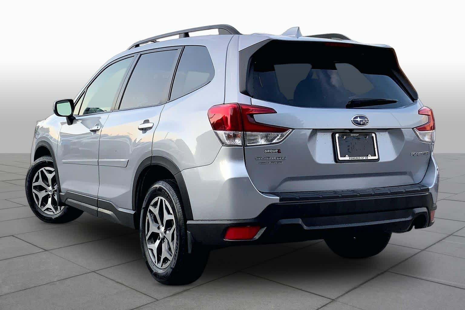 Used 2020 Ice Silver Metallic Subaru Premium image 12