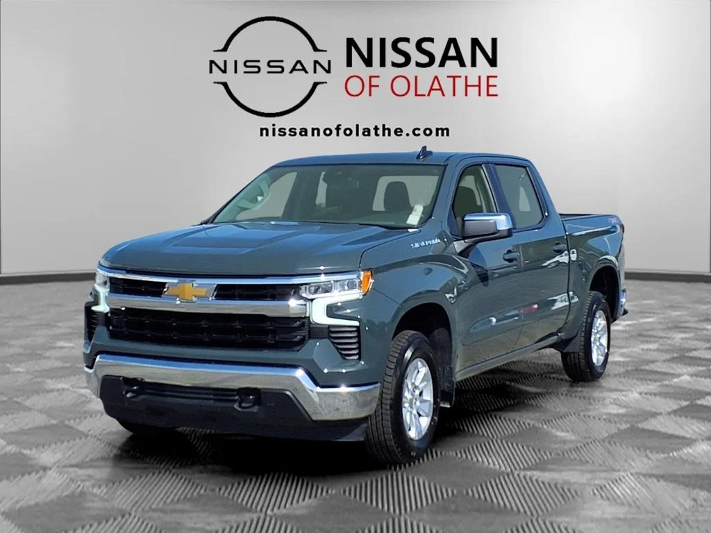 Used 2025 Gray Chevrolet LT image 1