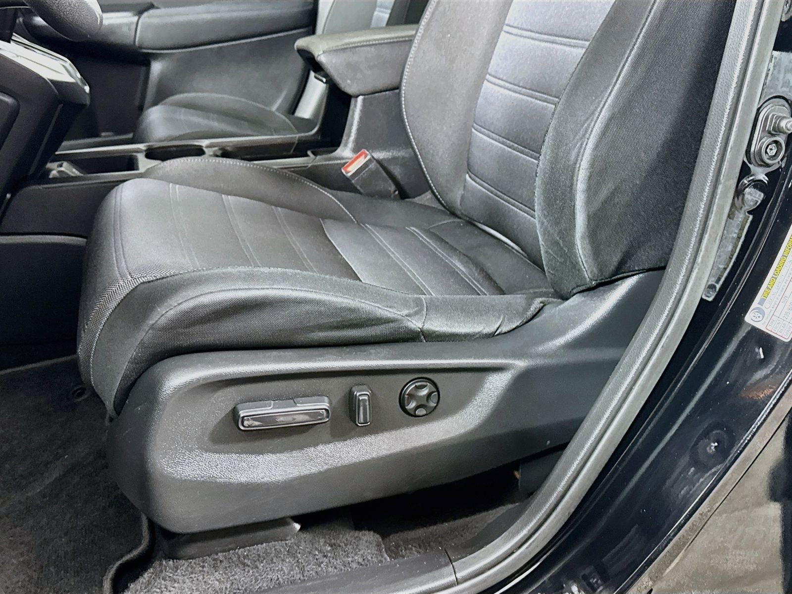 Used 2019  Honda EX image 18