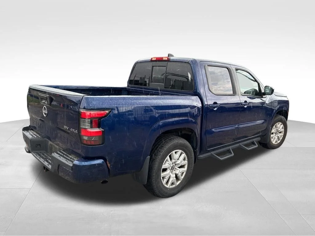 Used 2022 Blue Nissan SV image 5