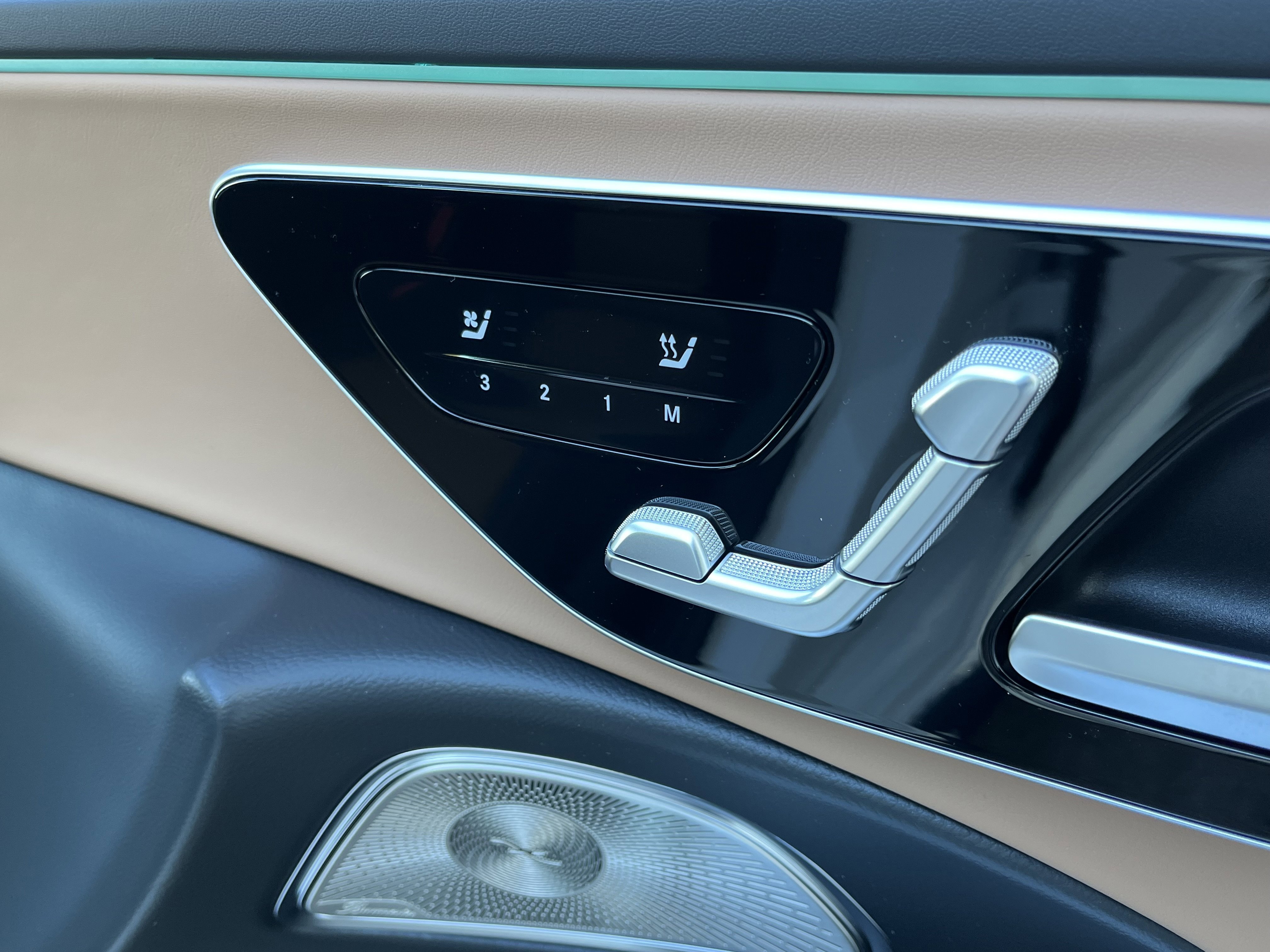 New 2026 MANUFAKTUR Moonlight White Metallic Mercedes-Benz AMG® E 53 E image 22