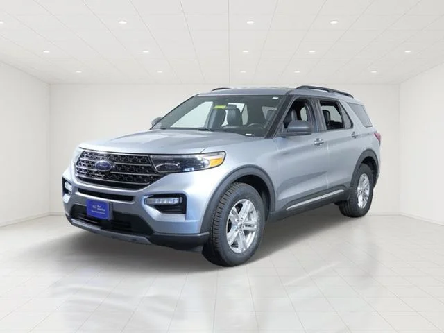 Certified Used 2020 Silver Ford XLT image 2