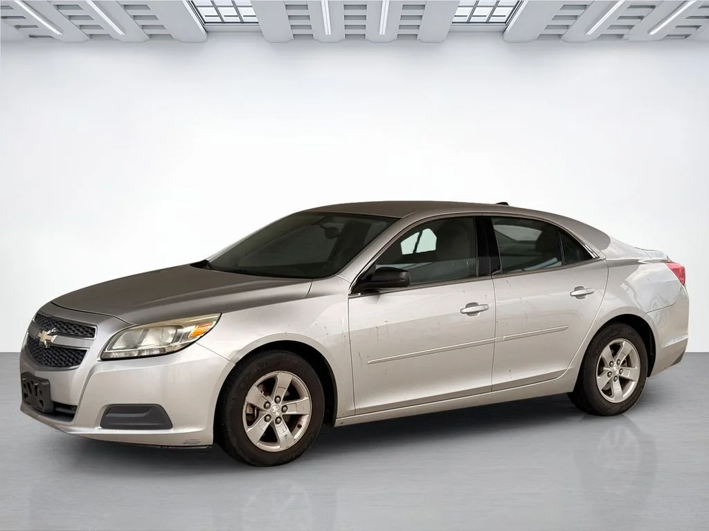 Used 2013 Silver Chevrolet LS image 3