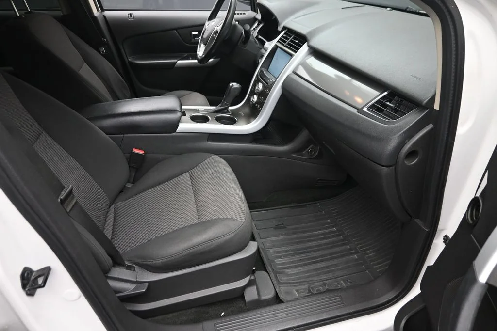 Used 2011 White Ford SEL image 9