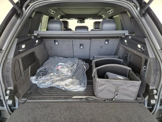 New 2026 Eiger Grey Land Rover SE image 14