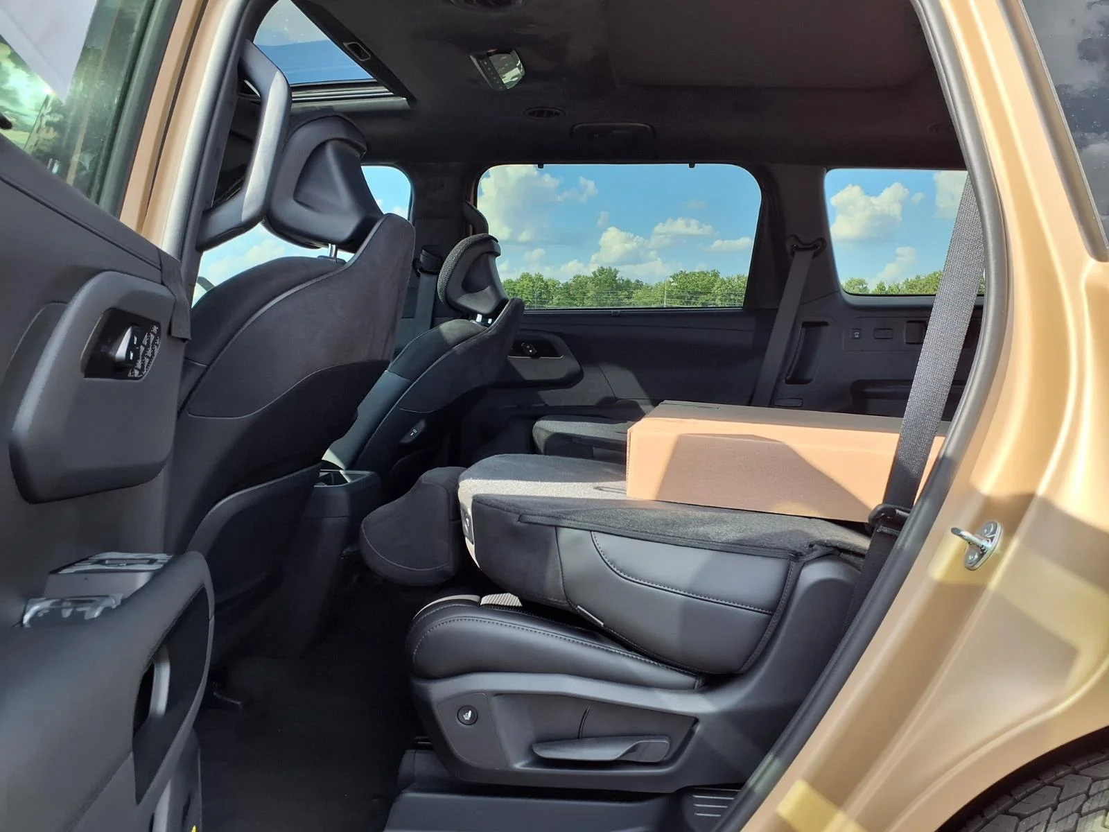 New 2027 Terrain Brown Matte Kia X-Pro SX Prestige image 13