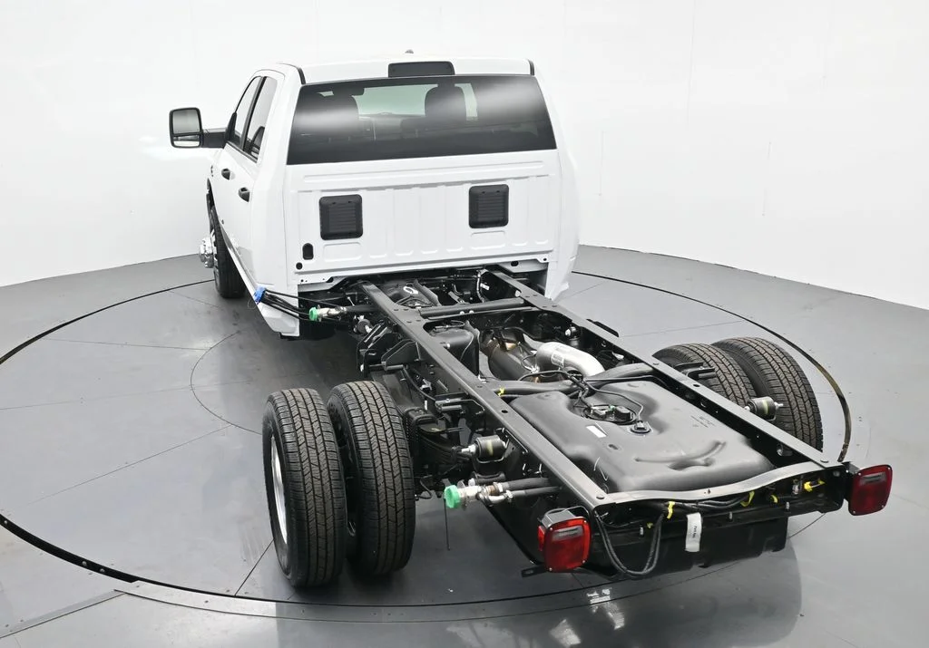 New 2026 Bright White Clear-Coat Exterior Paint RAM Tradesman image 30