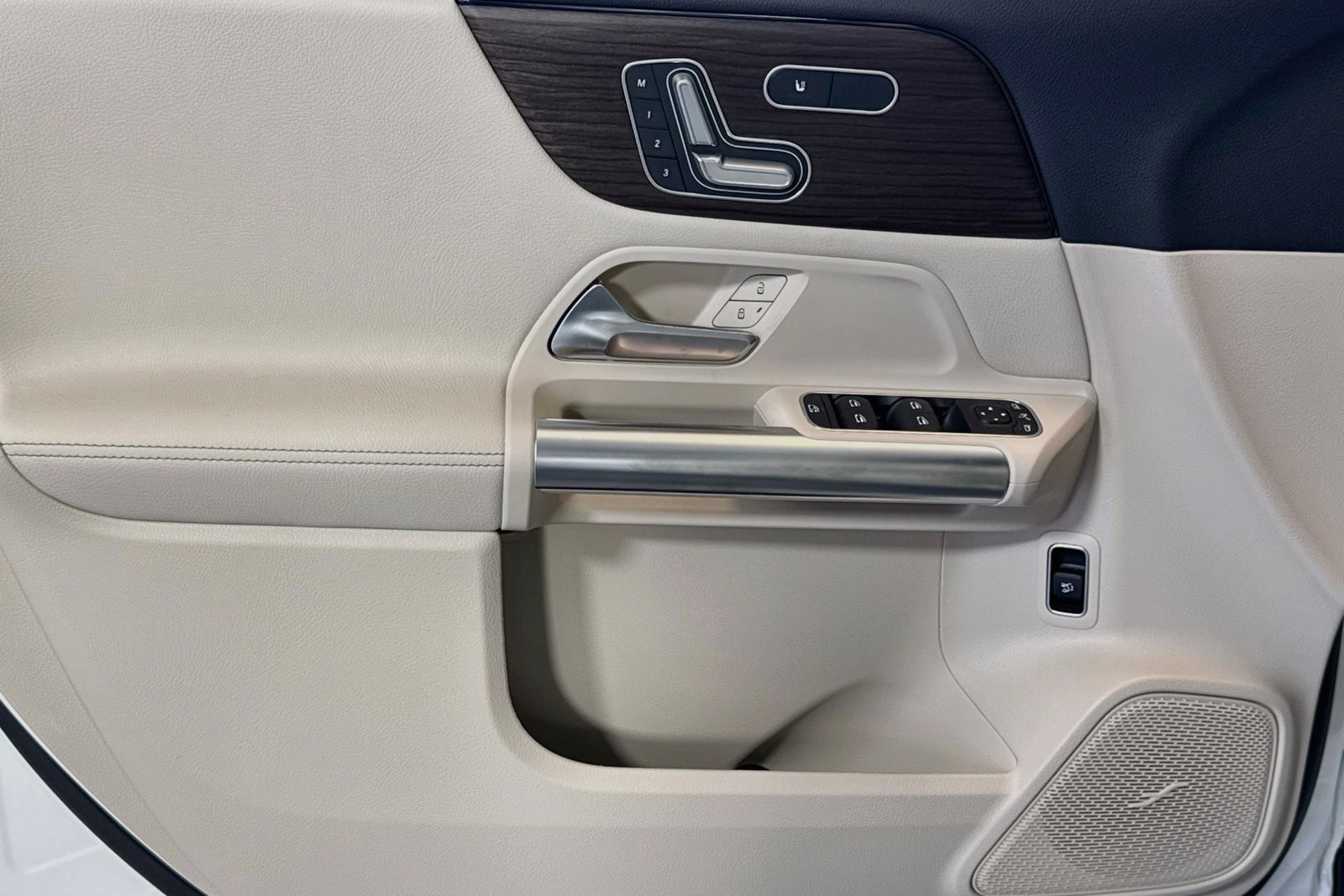 New 2026 Polar White Mercedes-Benz GLA 250 image 16