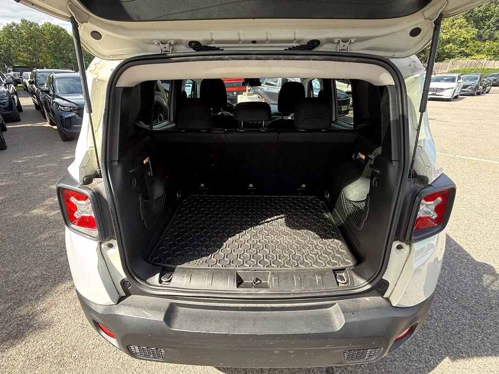 Used 2017 Alpine White Jeep Latitude image 20