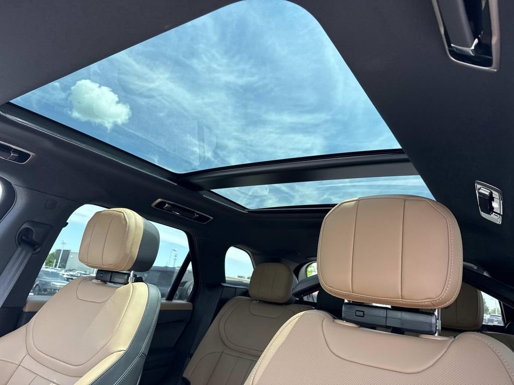 New 2026 Constellation Blue Ultra Metallic Gloss Land Rover Dynamic SE image 23