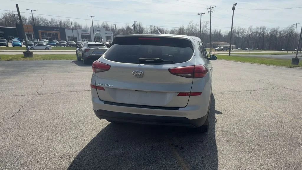 Used 2020 Silver Hyundai SE image 7