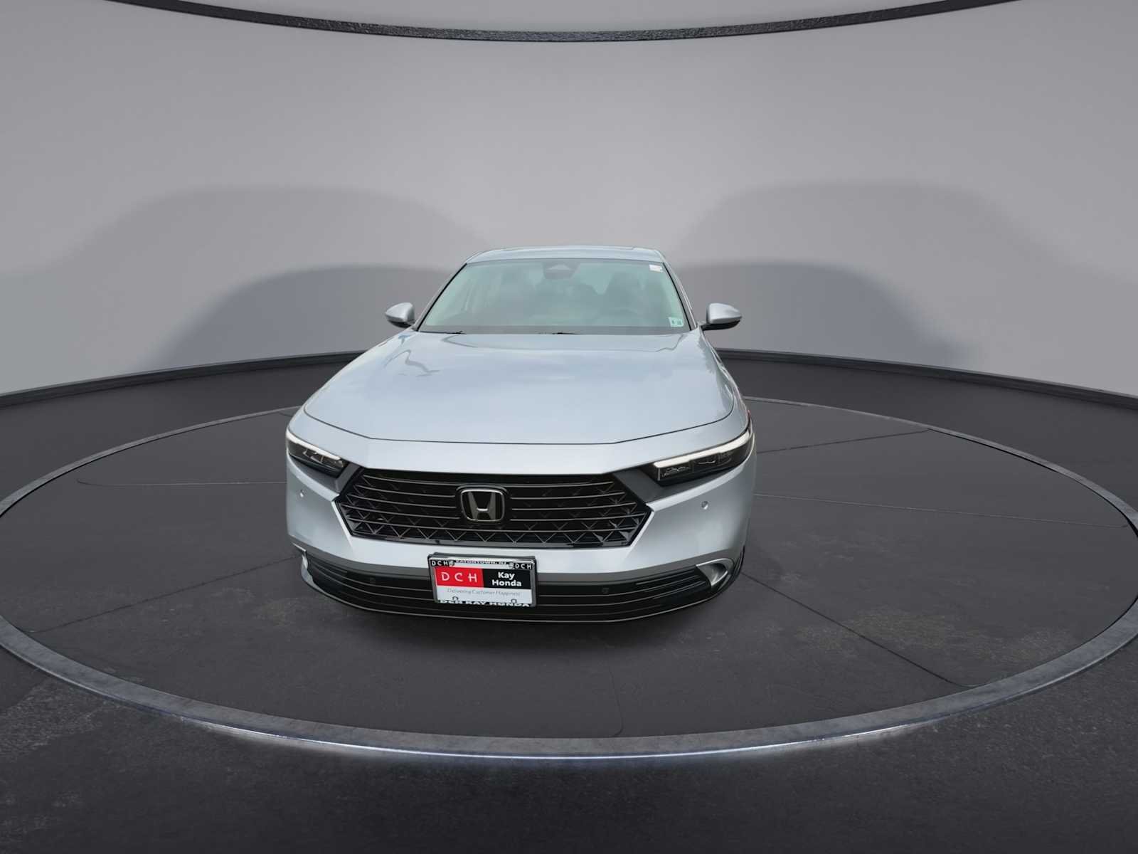 Used 2023 Lunar Silver Metallic Honda Touring image 3