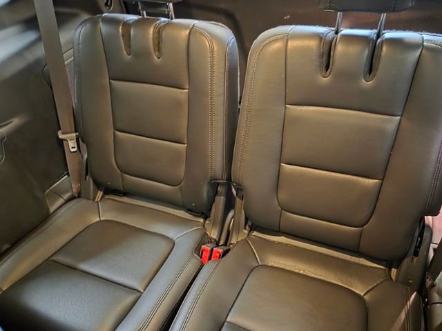 Used 2015  Ford Limited image 14