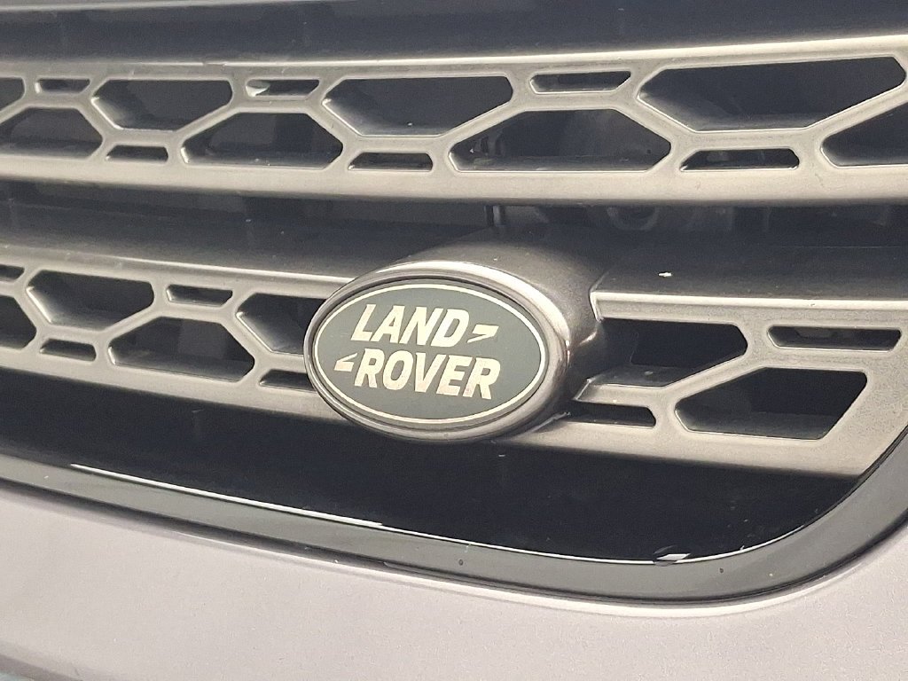 Used 2020  Land Rover SE image 32
