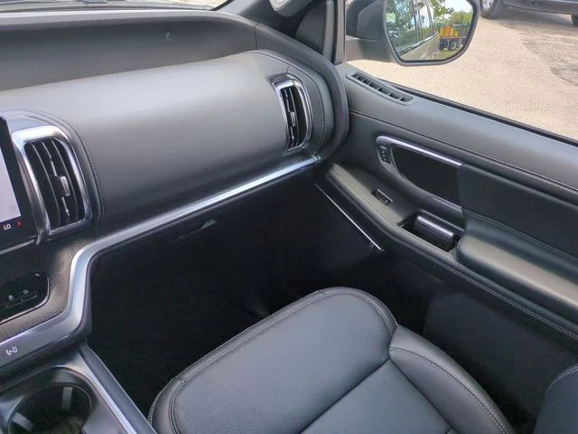 New 2026 Marsh Gray Ford Platinum® image 17