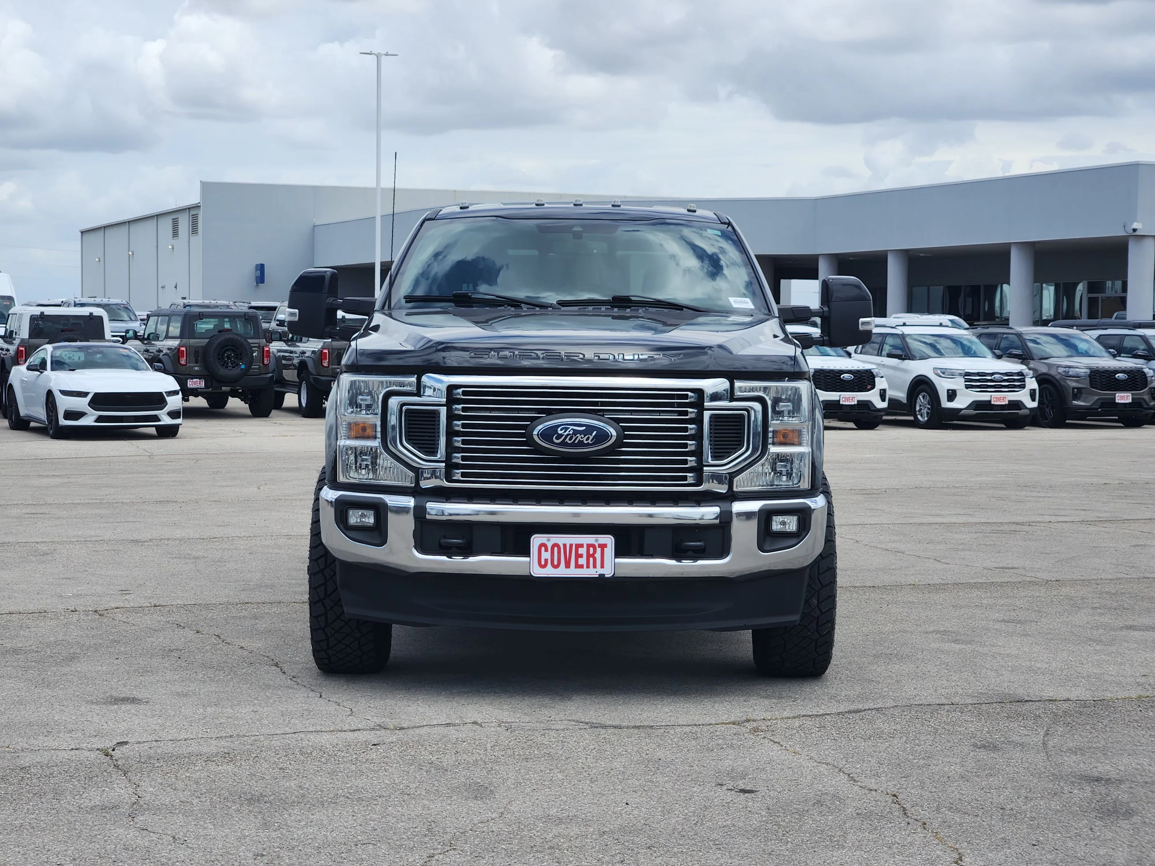 Used 2022  Ford XL image 2