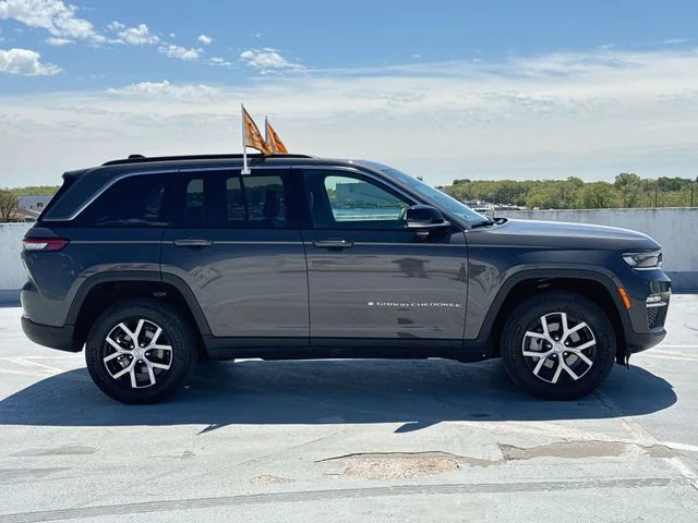 Used 2024 Gray Jeep Limited image 9