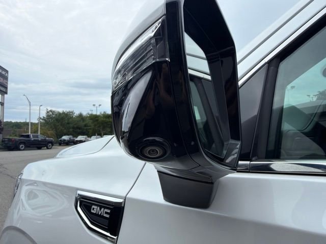 Used 2023 White GMC SLT image 9