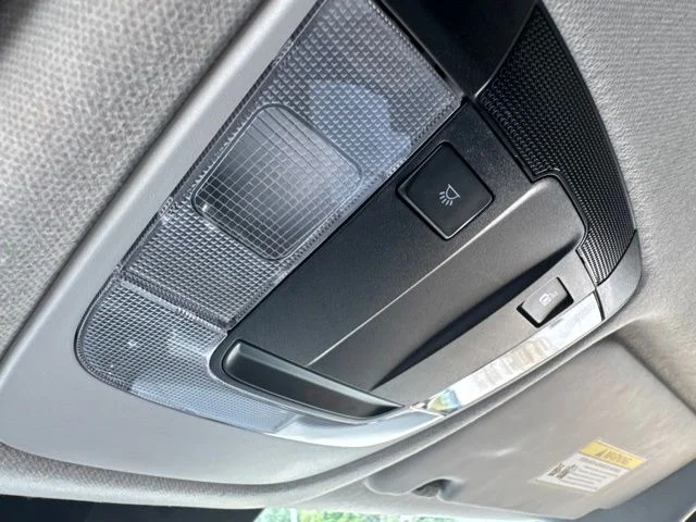 Used 2022 White Kia LX image 20