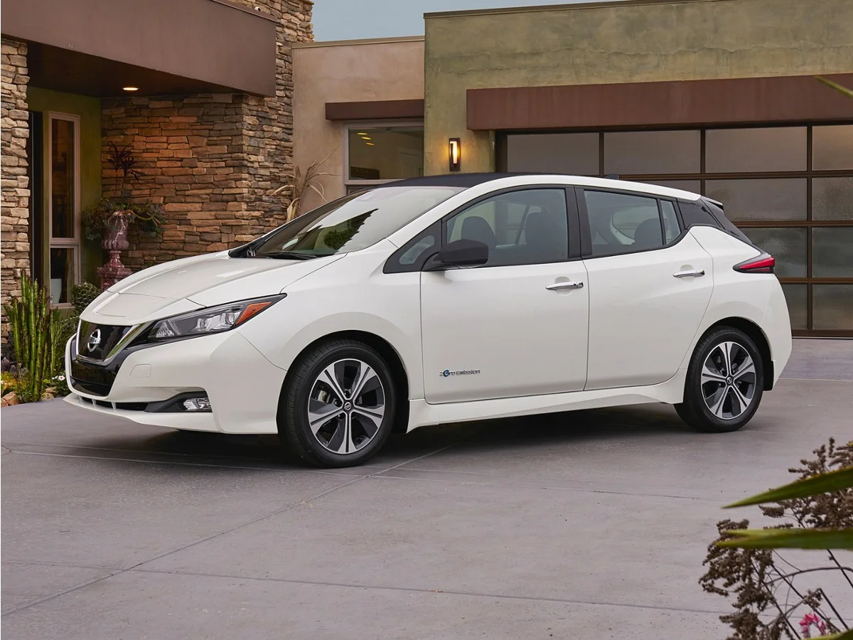 Used 2019 Silver Nissan SV Plus image 1