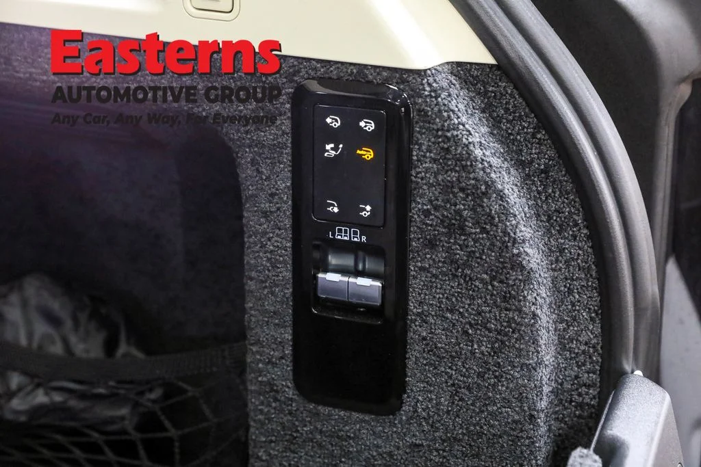 Used 2024 White Land Rover Autobiography image 26