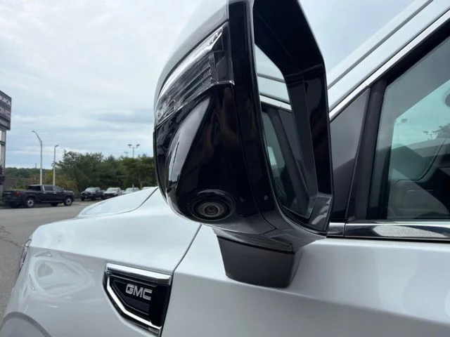 Used 2023 White GMC SLT image 9