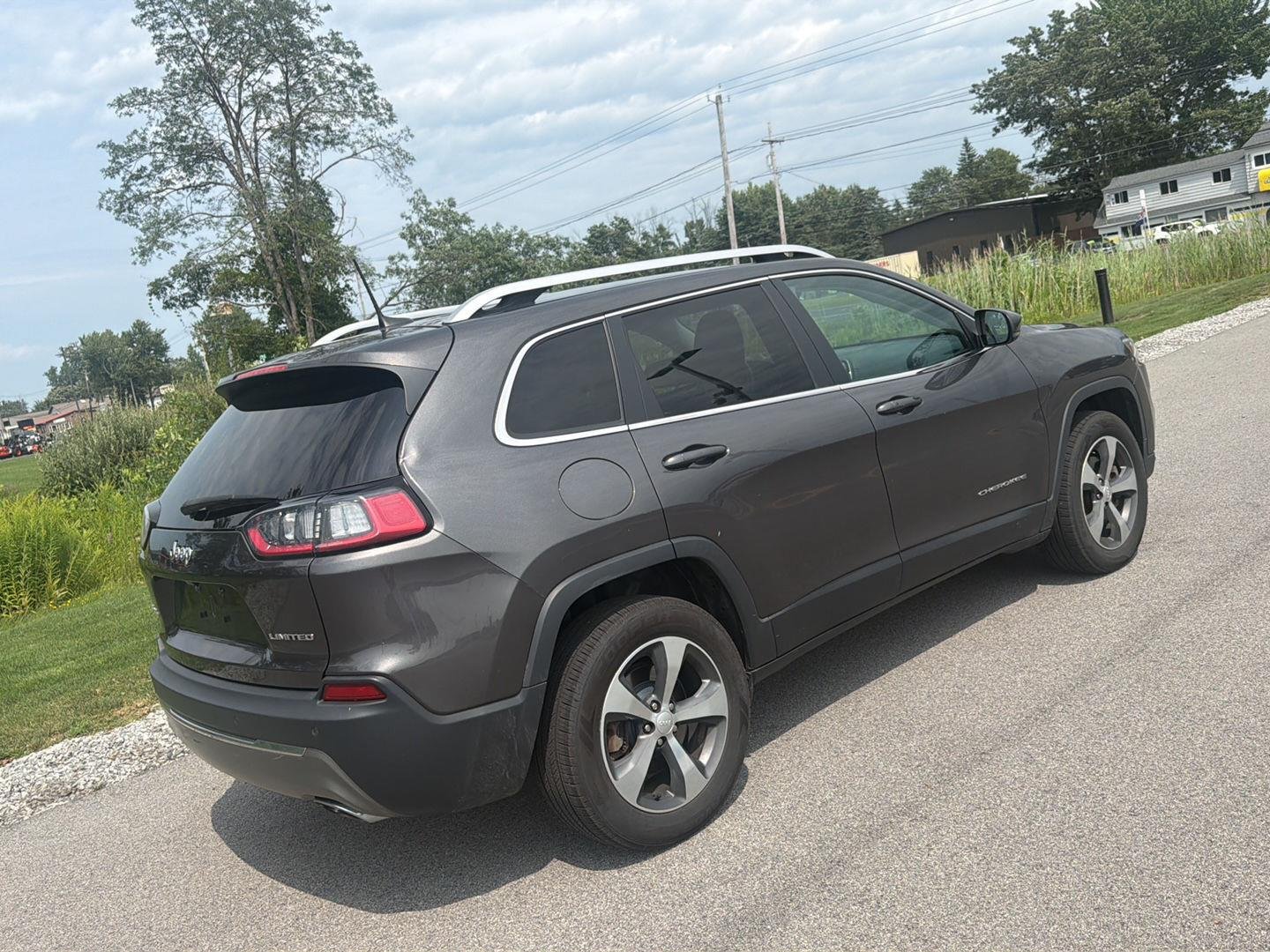 Used 2019 Granite Crystal Metallic Clearcoat Jeep Limited image 4