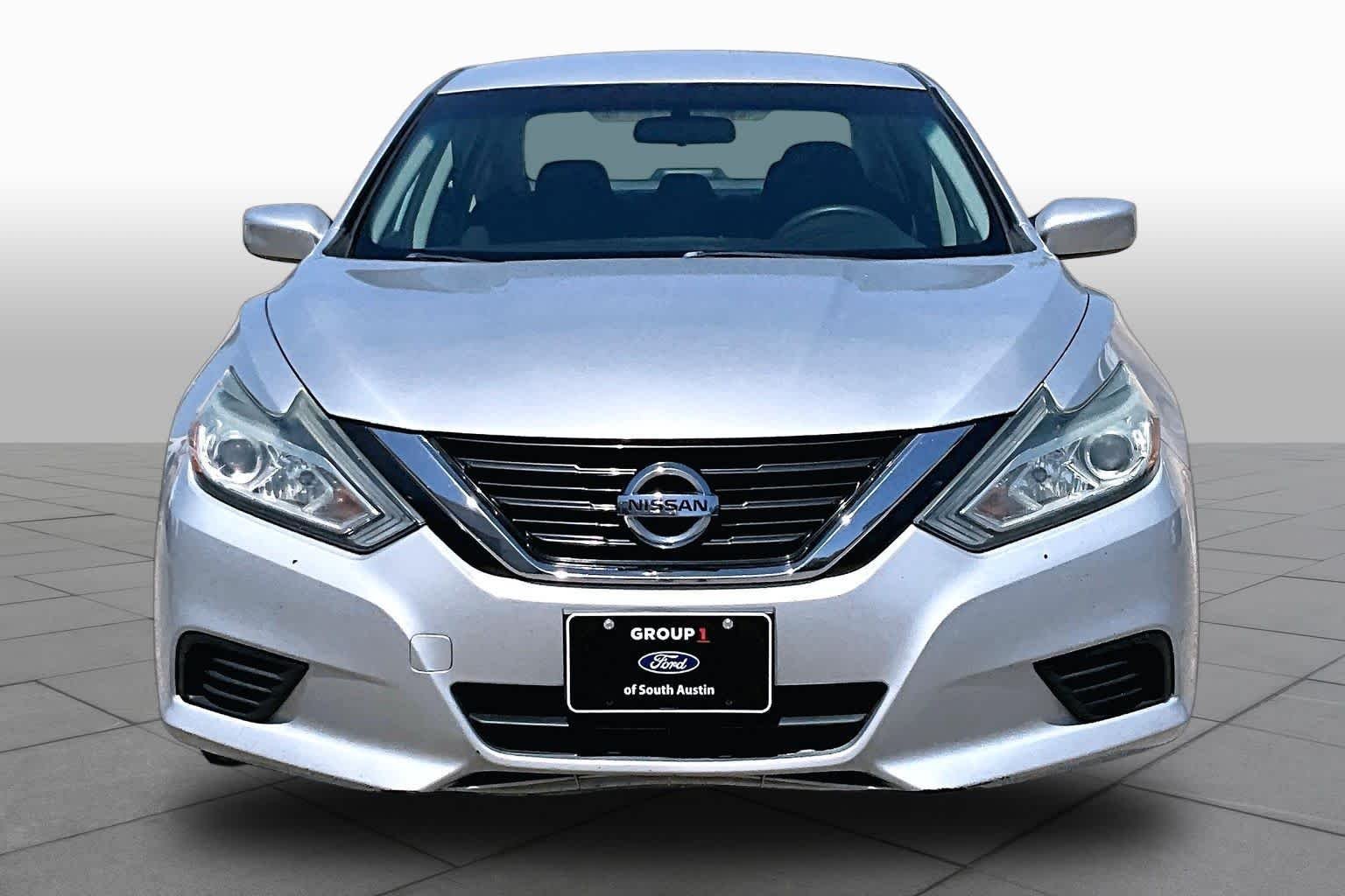 Used 2018 Brilliant Silver Nissan 2.5 S image 6