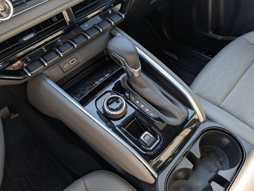Used 2025 Gray Chevrolet ZR2 image 24
