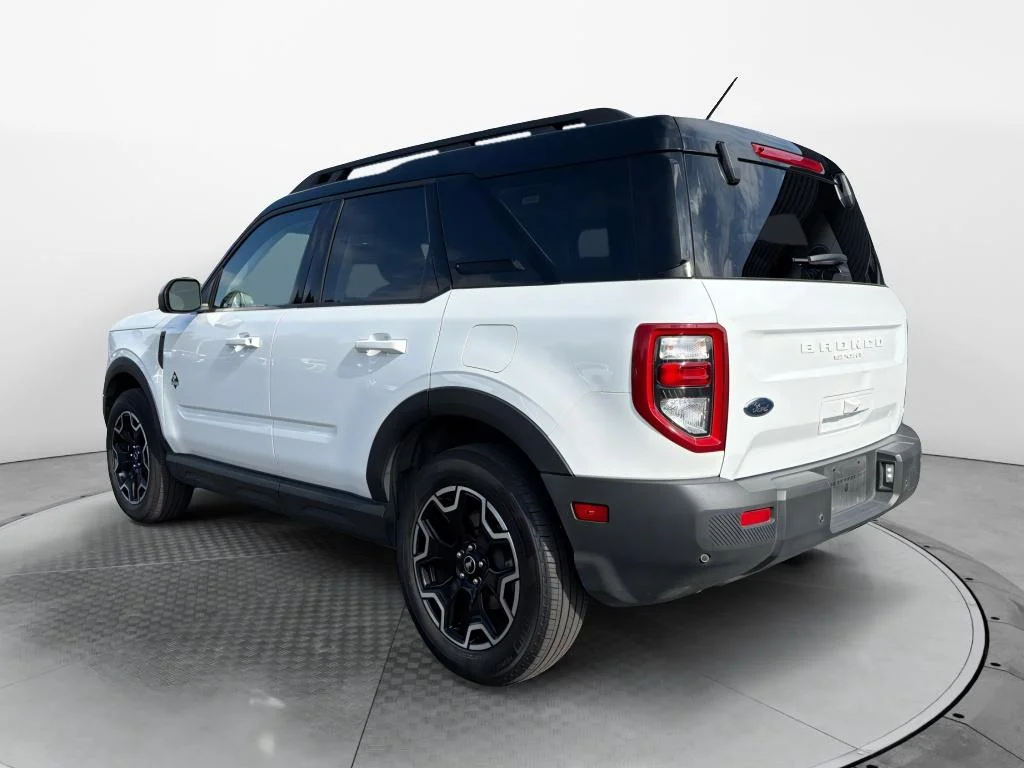 Certified Used 2025 Oxford White Ford Outer Banks image 9