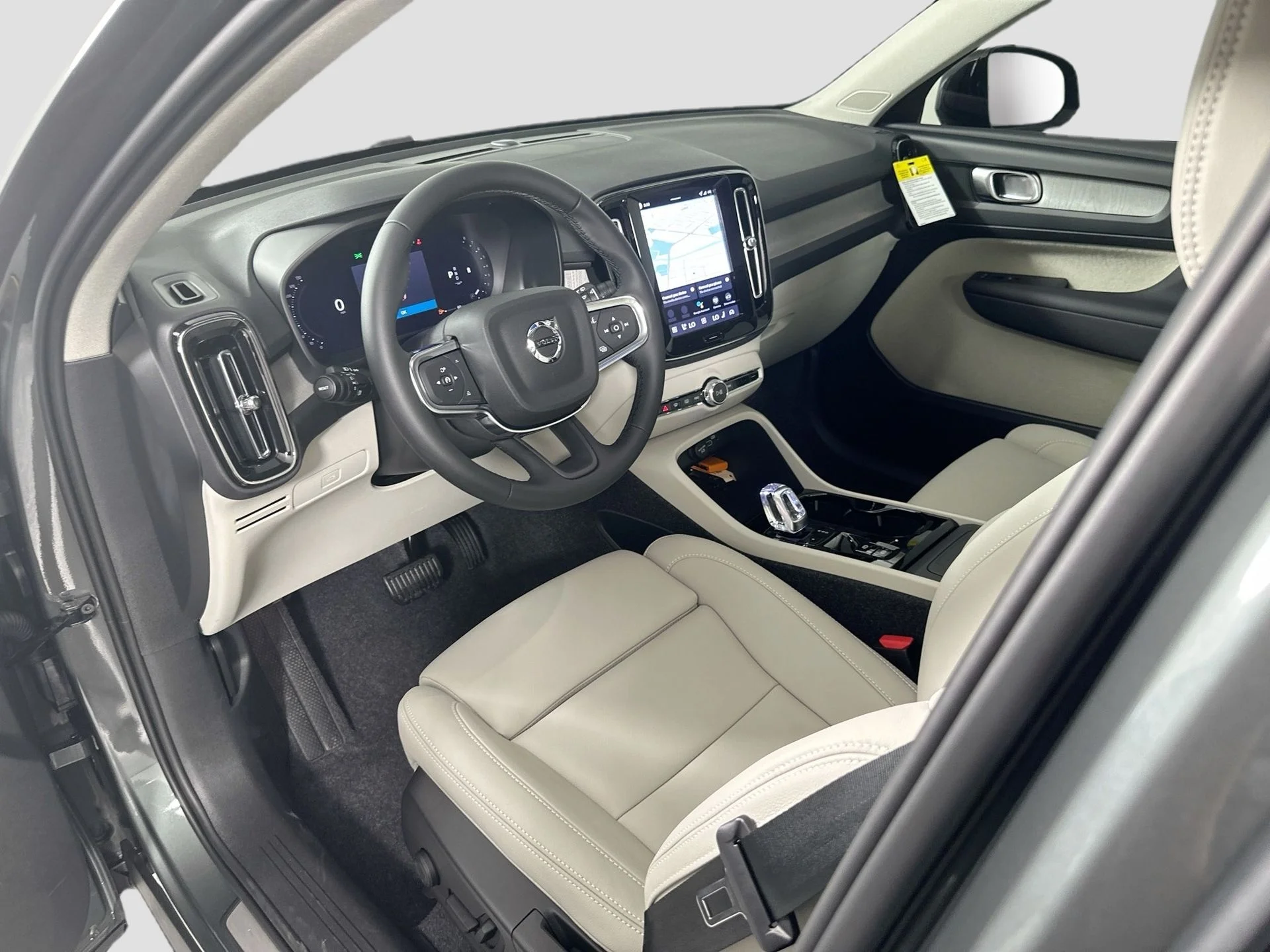 2026 Volvo XC40 Plus - Photo 10