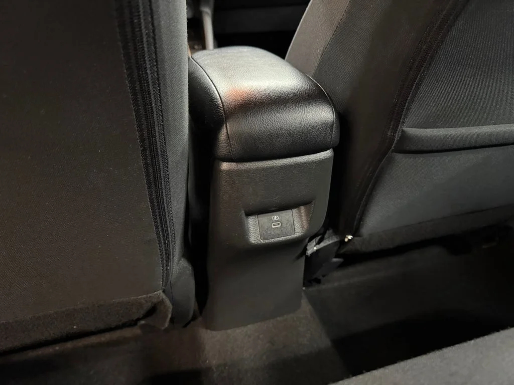 Used 2025 Black Nissan 1.6 SV image 24