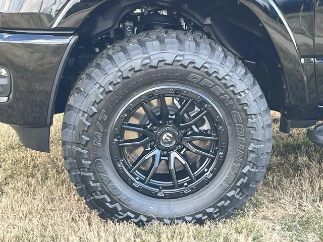 New 2026 Diamond Black Crystal Pearl-Coat Exterior Paint RAM Big Horn/Lone Star image 12