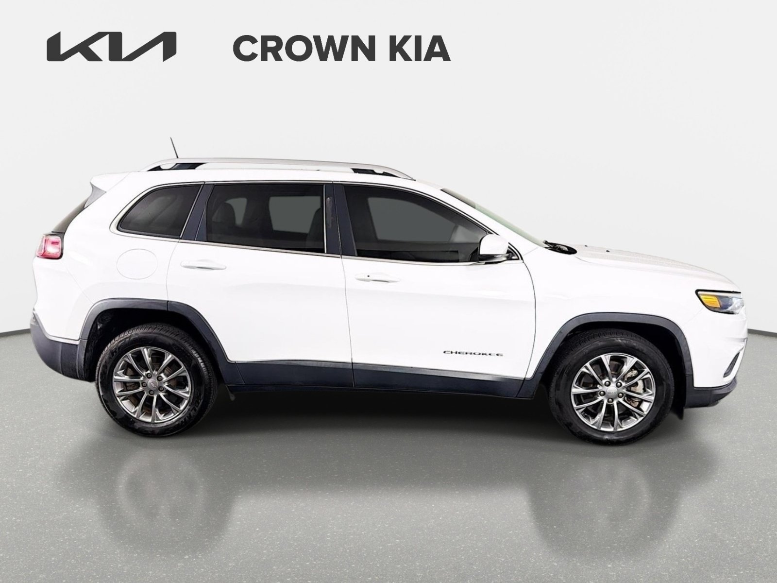 Used 2021 Bright White Clearcoat Jeep Latitude Lux image 4