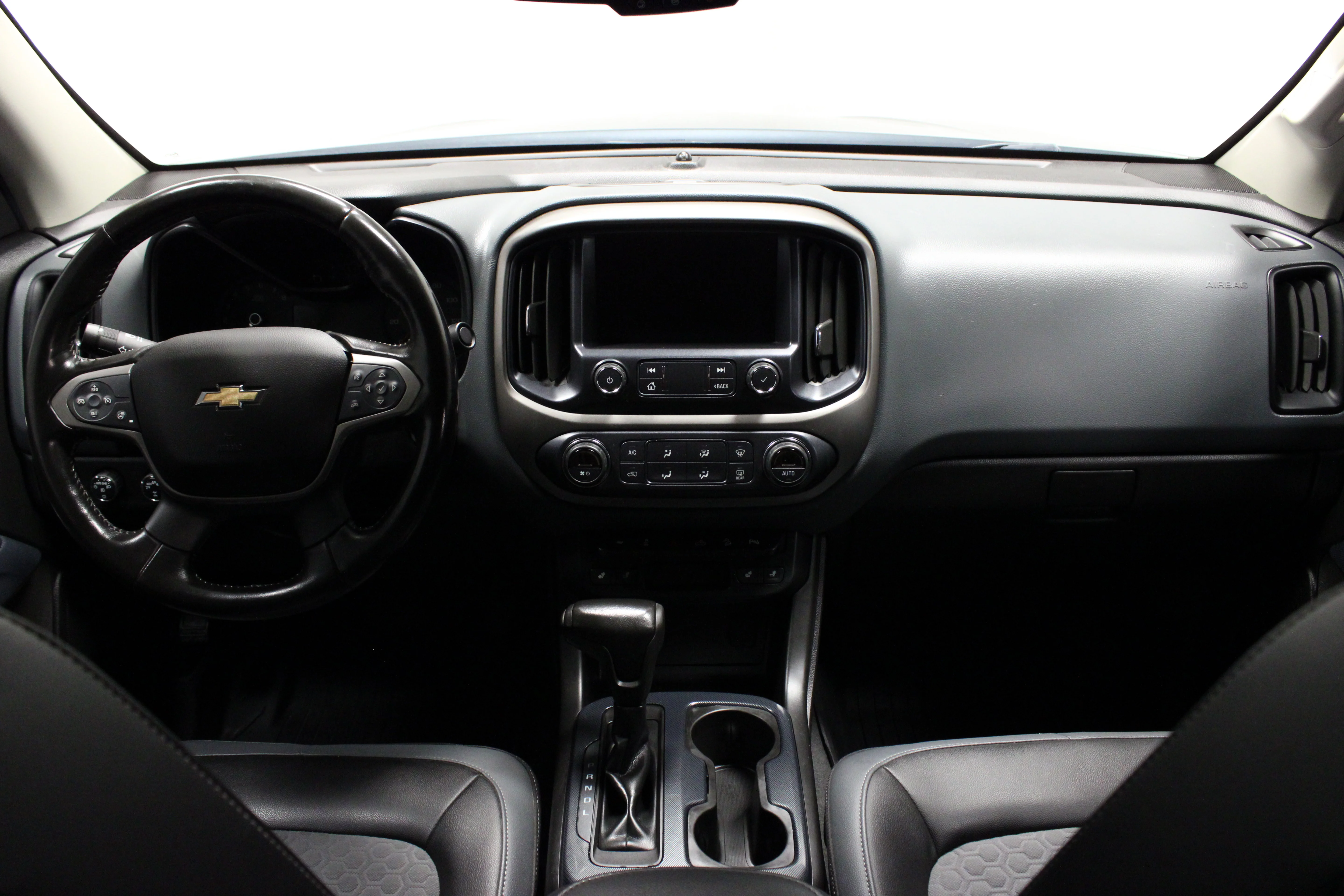 Used 2019 Shadow Gray Metallic Chevrolet Z71 image 20