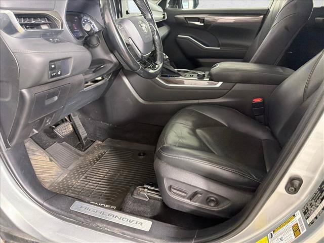 Certified Used 2020 CELESTIAL SILVER METALLIC Toyota  image 11