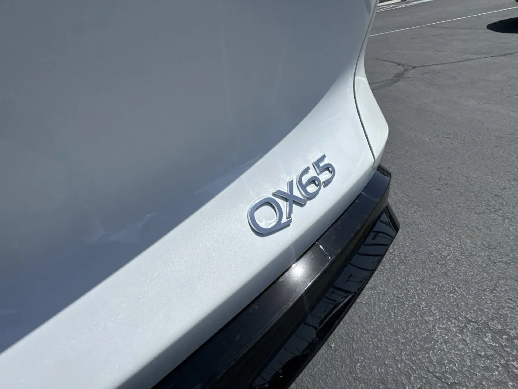 New 2027 RADIANT WHITE INFINITI Luxe AWD image 33
