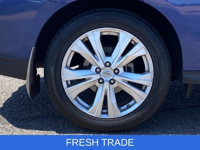 Used 2018 Caspian Blue Nissan SL image 10