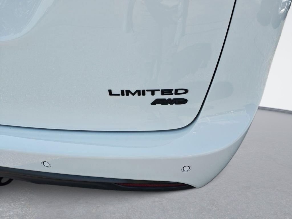 New 2027 Bright White Clear-Coat Exterior Paint Chrysler Limited image 15
