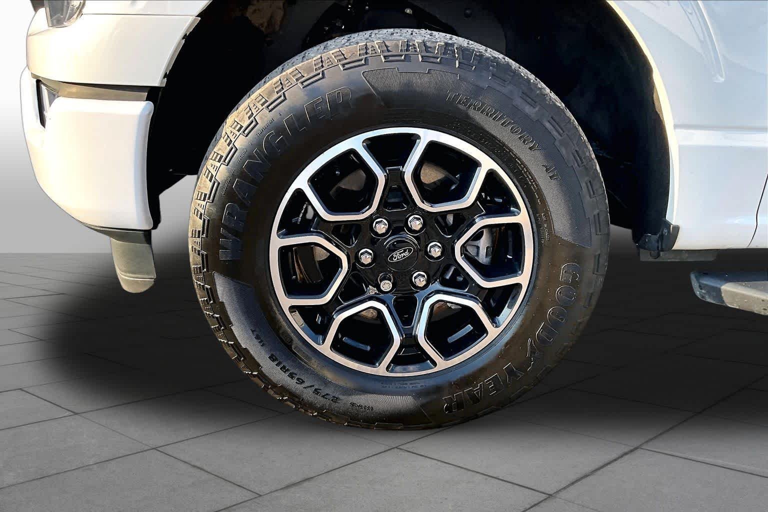 Used 2023 Oxford White Ford XLT image 11