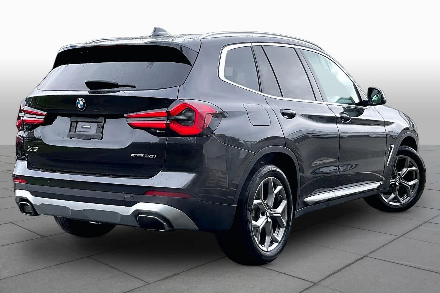 Used 2023 Dark Graphite Metallic BMW xDrive30i image 12