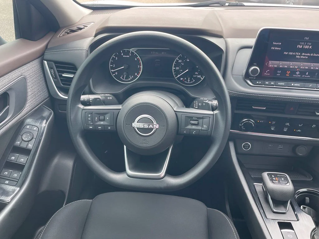 Used 2023 White Nissan S image 16