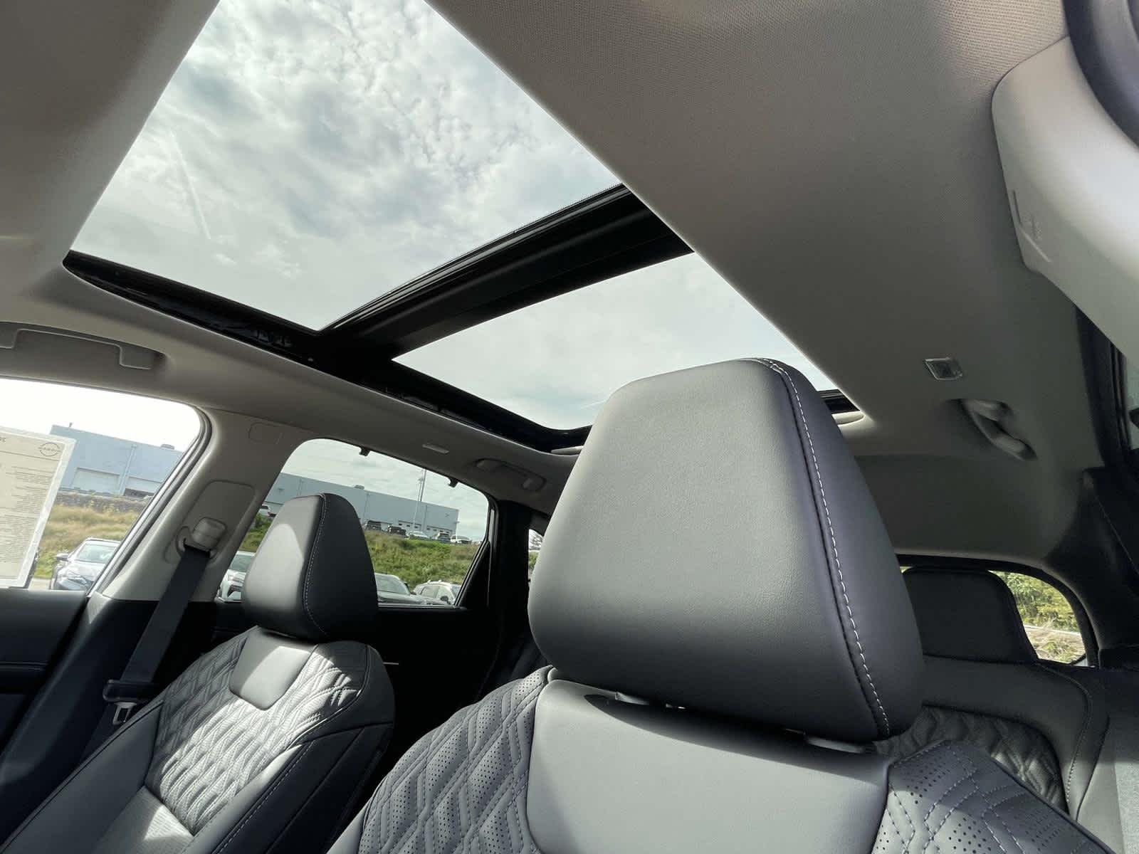 New 2027 Everest White Pearl Tricoat Nissan Platinum image 5